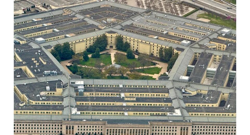 Pentagonas sudarė susitarimus su septyniomis dirbtinio intelekto bendrovėmis dėl slaptų sistemų
