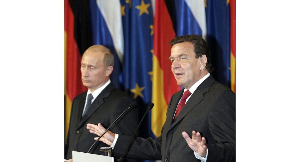 Putinas taikos deryboms pasiūlė buvusį Vokietijos kanclerį Schröderį