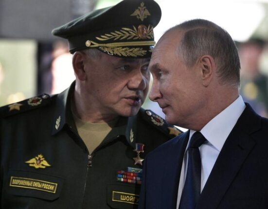 Rusijoje daugėja kalbų apie galimą grėsmę Putinui: sustiprinta apsauga ir auganti įtampa elite