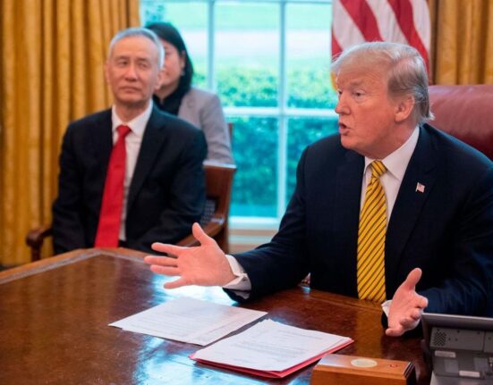 Trumpas didina muitus ES automobiliams iki 25% – gresia naujas prekybos konfliktas