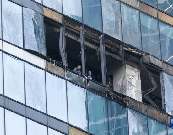 Ukrainos dronas smogė Maskvos gyvenamajam dangoraižiui prieš Pergalės dienos minėjimus
