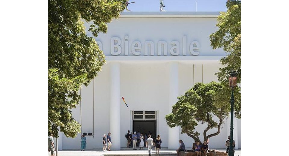 Venecijos bienalės žiuri atsistatydino likus kelioms dienoms iki atidarymo
