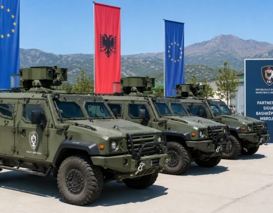 Europos taikos priemonė: ES skyrė dar 21 mln. eurų Albanijos kariuomenei stiprinti