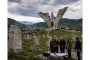 Europos ekspertai ragina skubiai gelbėti Mostaro partizanų memorialines kapines
