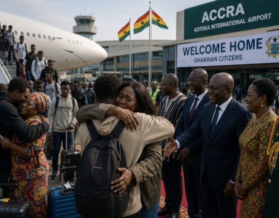 Eskalacija Pietų Afrikos Respublikoje: į Akrą sugrįžo pirmoji repatrijuotų Ganos piliečių grupė