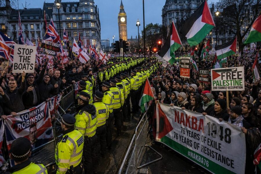 Masiniai protestai Londone: gatvėse susidūrė kraštutiniai dešinieji ir Palestinos rėmėjai