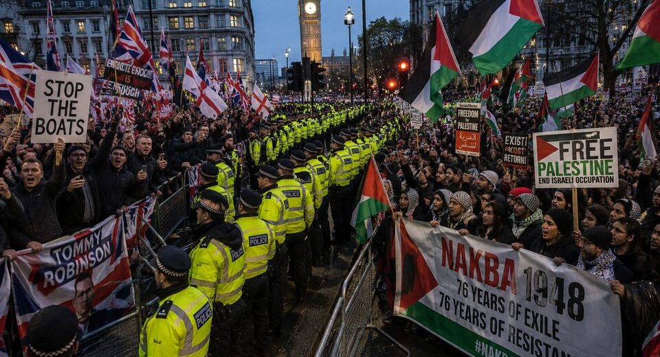 Masiniai protestai Londone: gatvėse susidūrė kraštutiniai dešinieji ir Palestinos rėmėjai