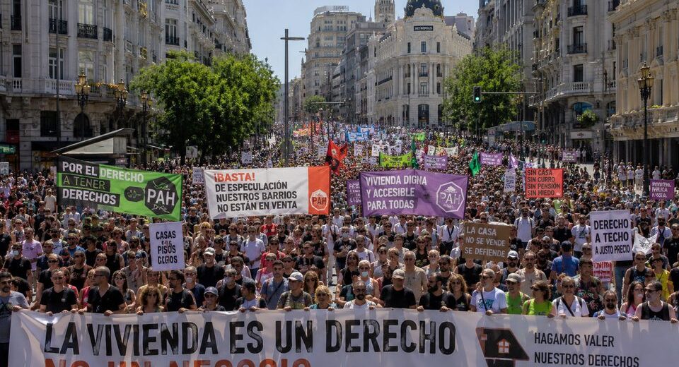 Masinis protestas Madride: tūkstančiai žmonių smerkia kylančias būsto kainas ir reikalauja esminių reformų