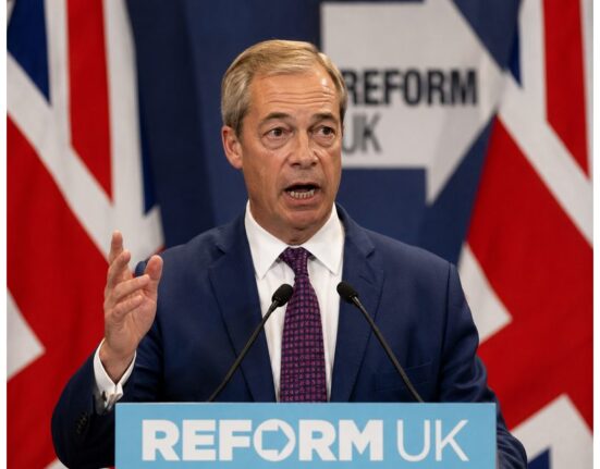 Milžiniška auka Nigeliui Farage'ui: 5 mln. svarų sterlingų „atlygis“ už „Brexit“