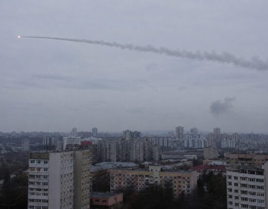 Rusija smogė Ukrainai branduolinį užtaisą galinčia nešti hipergarsine raketa „Orešnik“: Kijeve fiksuojami sugriovimai