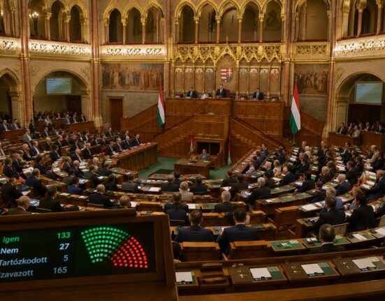 Vengrijos parlamentas pasipriešino Viktoro Orbano sprendimui: nubalsuota už pasilikimą Tarptautiniame Baudžiamajame Teisme