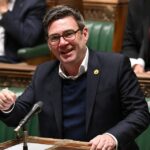 Paskutinė leiboristų viltis: Andy Burnhamas oficialiai keičia Keirą Starmerį ir stoja prieš „Brexit“ susiskaldžiusią karalystę