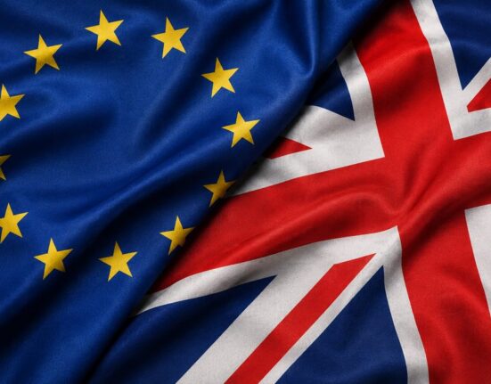 Praėjus dešimtmečiui po „Brexit“: kodėl Jungtinė Karalystė vėl karštai diskutuoja apie sugrįžimą į Europos Sąjungą?