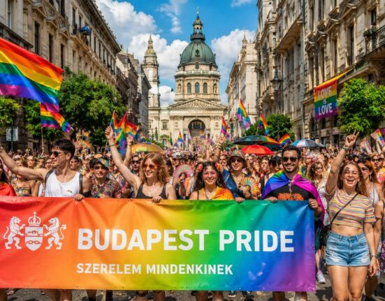 Pirmosios Budapešto „Pride“ eitynės po Viktoro Orbano nuvertimo: rekordinis karštis ir istorinės permainos Vengrijoje