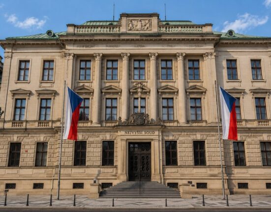 Čekijos Konstitucinis Teismas priėmė sprendimą: prezidentas privalo dalyvauti NATO viršūnių susitikime