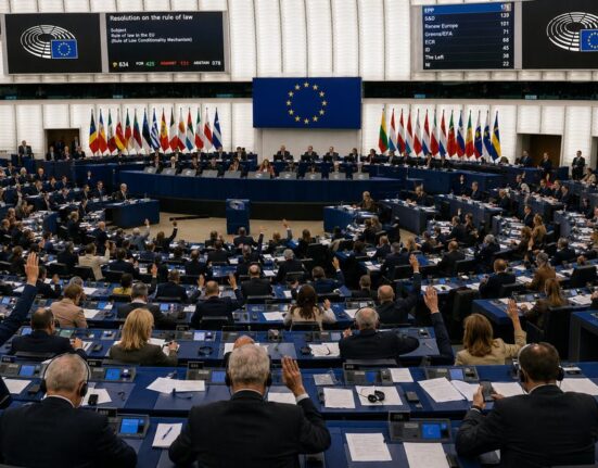 Viena intensyvi diena Europos Parlamente: sprendimai dėl skaitmeninio euro, karinio mobilumo ir kovos su hibridinėmis grėsmėmis