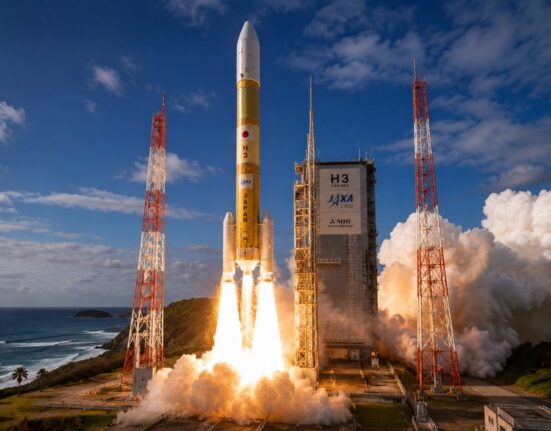 Japonijos kosminis iššūkis: naujoji H3 raketa pradeda pigesnių skrydžių varžybas su „SpaceX“