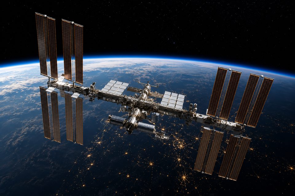 Kritinė situacija kosmose: NASA paskelbė TKS astronautų evakuacijos parengtį dėl oro nuotėkio