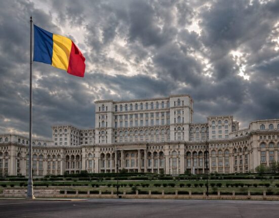 Politinė aklavietė Bukarešte: Rumunijos prezidentas Nicușoras Danas kaltinamas demokratinių normų laužymu skiriant naują premjerą