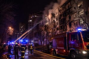 Masinė Rusijos raketų ataka prieš Ukrainą: pranešama apie mirtinus smūgius miestuose ir griežtą žvalgybos vertinimą