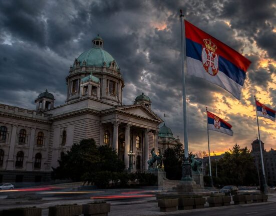 Serbijos politinis žemės drebėjimas: Aleksandras Vučičius paskelbė apie atsistatydinimą per „kelias savaites“