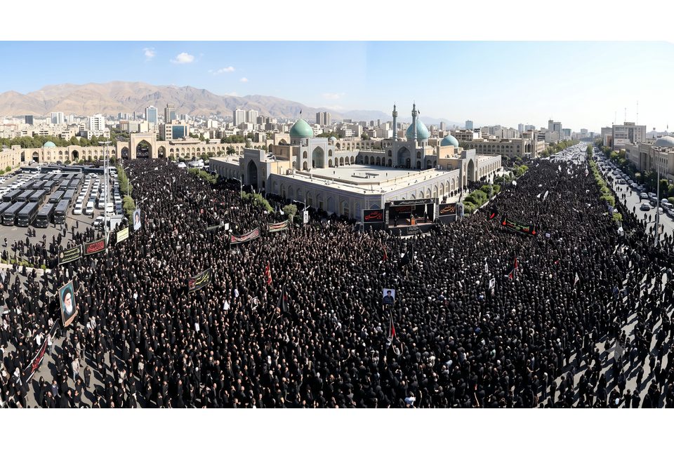 Masinės Ali Khamenei laidotuvės Irane: politinės žinutės pasauliui ir mįslingas naujojo lyderio dingimas