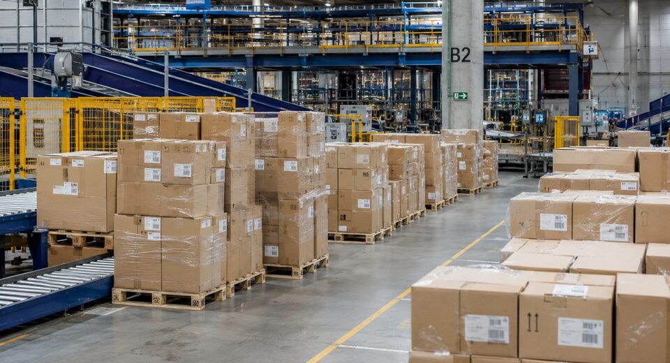 ES įveda 3 eurų muitą mažos vertės siuntoms: kova su Kinijos platformų dominavimu