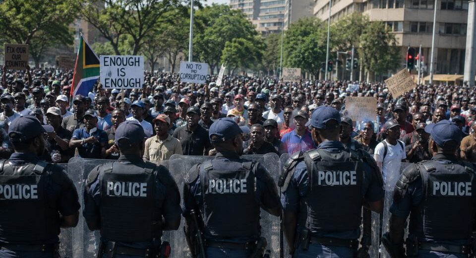Masiniai protestai Pietų Afrikos Respublikoje: tūkstančiai žmonių reikalauja migrantų išvykimo