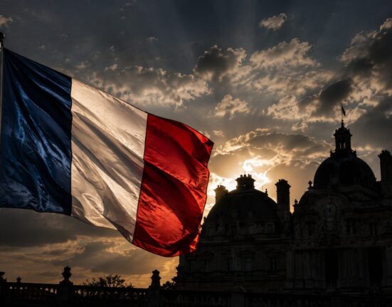Prancūzijos politiniai sukrėtimai: apeliacinio teismo žalia šviesa Marine Le Pen ir sprogimai prie Macrono Damaske