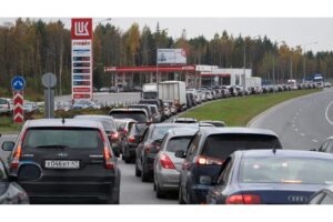 Rusijos degalų krizė pasiekė kritinį tašką: masiniai dronų smūgiai paralyžiavo naftos perdirbimą
