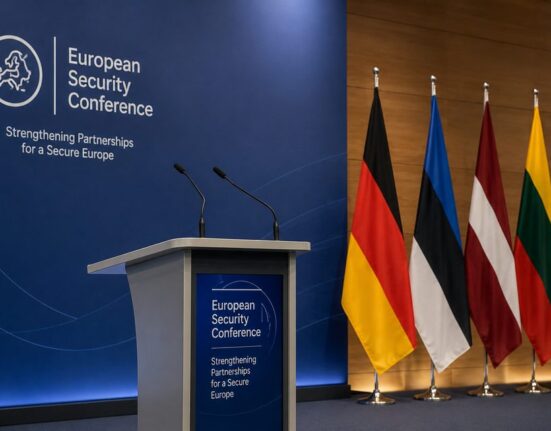 Friedrichas Merzas sukritikavo Donaldo Trumpo kišimąsi į Baltijos šalių gynybos politiką