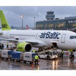 Smūgis Baltijos aviacijai: „airBaltic“ atleidžia 300 darbuotojų – priežastys, valdymo klausimai ir pasekmės Lietuvai