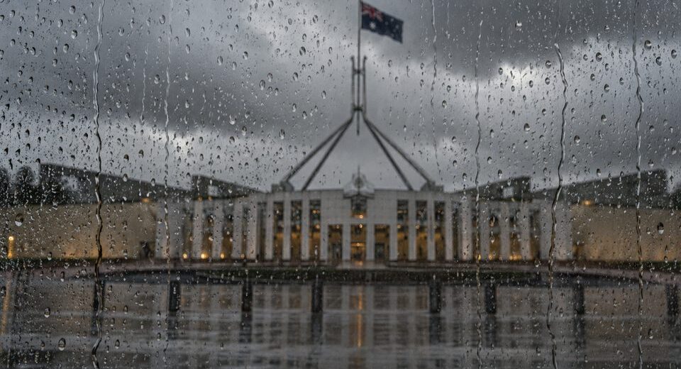 Išpuolis prieš Helen Haines sukrėtė Australiją: automobilio taranavimas, amputuotos kojos ir politinio smurto epidemija