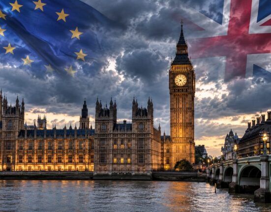 Londono ir Briuselio santykių atšilimas: ar įmanoma atsukti „Brexit“ atgal ir kokia reali kaina