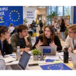Jaunoji karta bunda: naujas „Eurobarometro“ tyrimas rodo rekordinį jaunimo pilietinį aktyvumą ir nerimą dėl pragyvenimo išlaidų